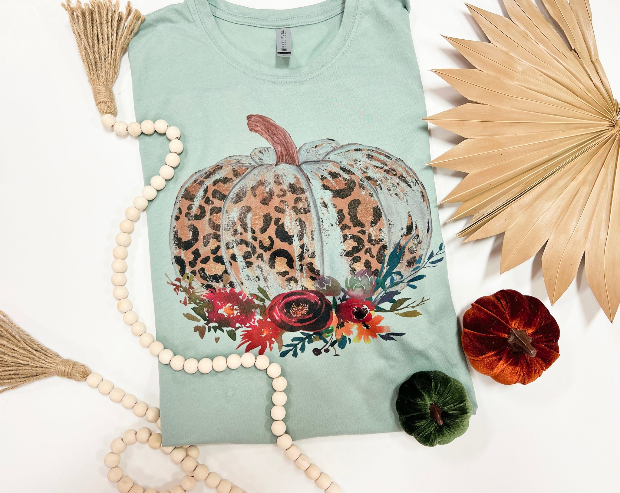 Sage Tee Leopard pumpkin