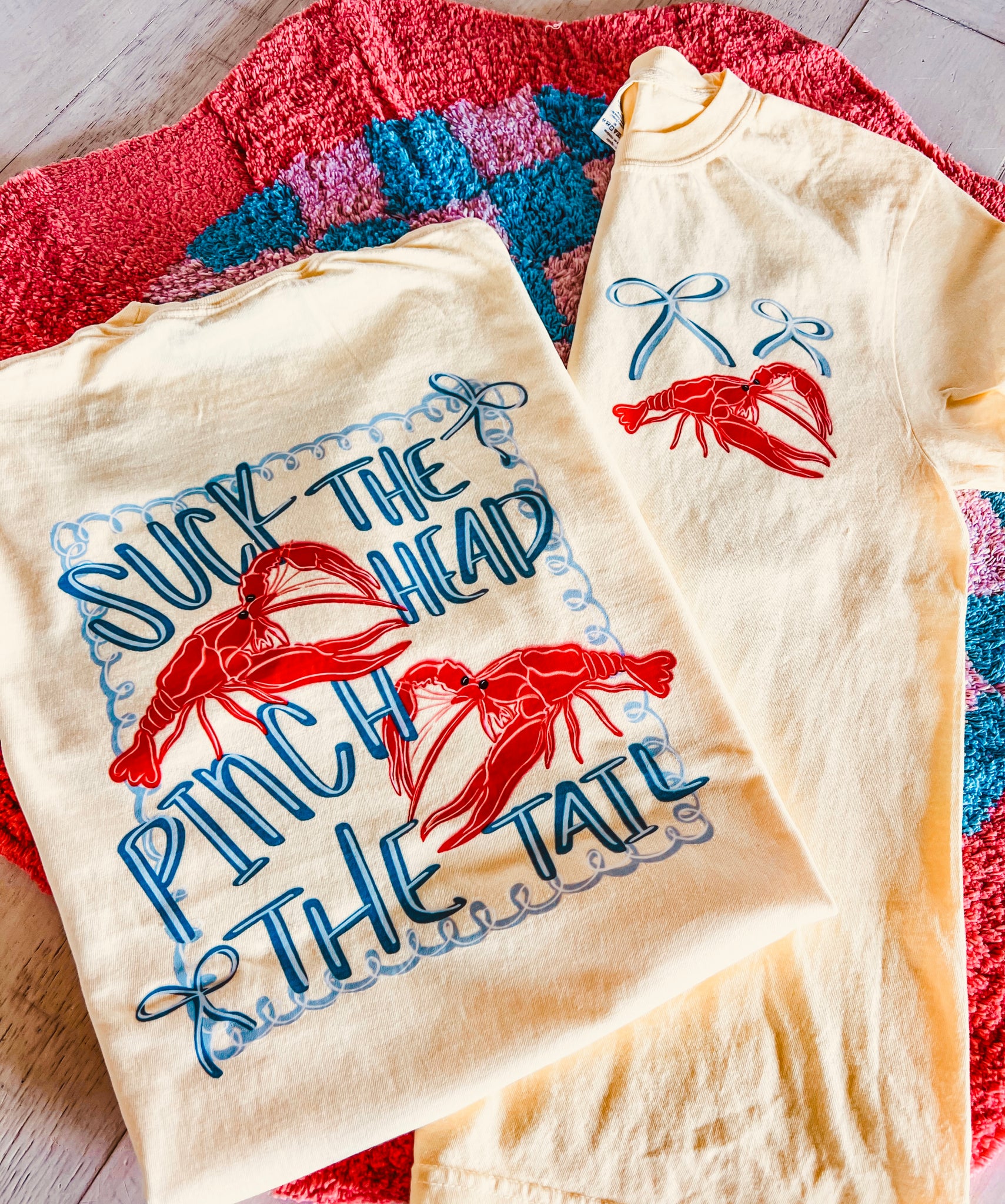 Such the head pinch the tail front back tee