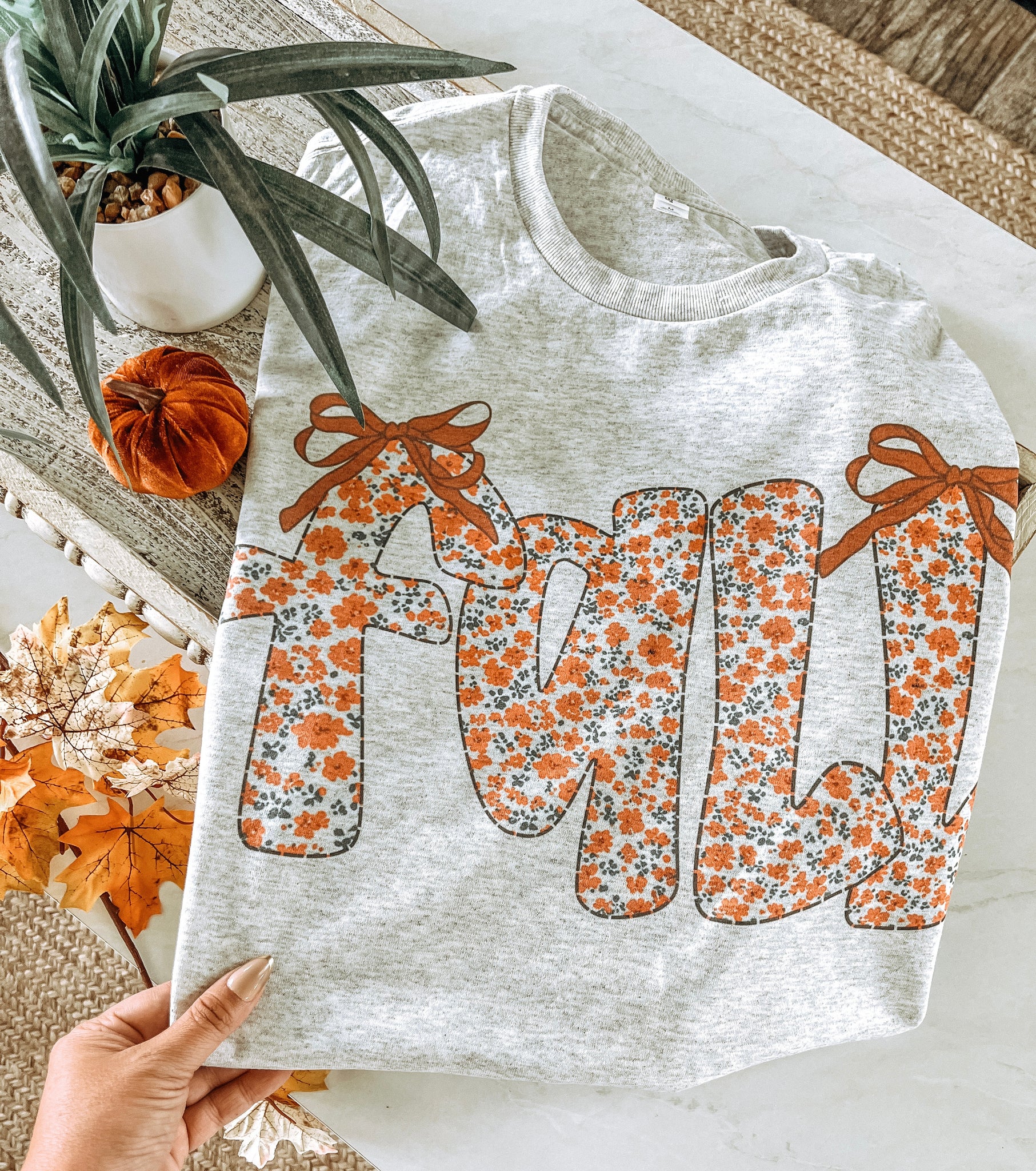 Floral Fall Bow ash tee