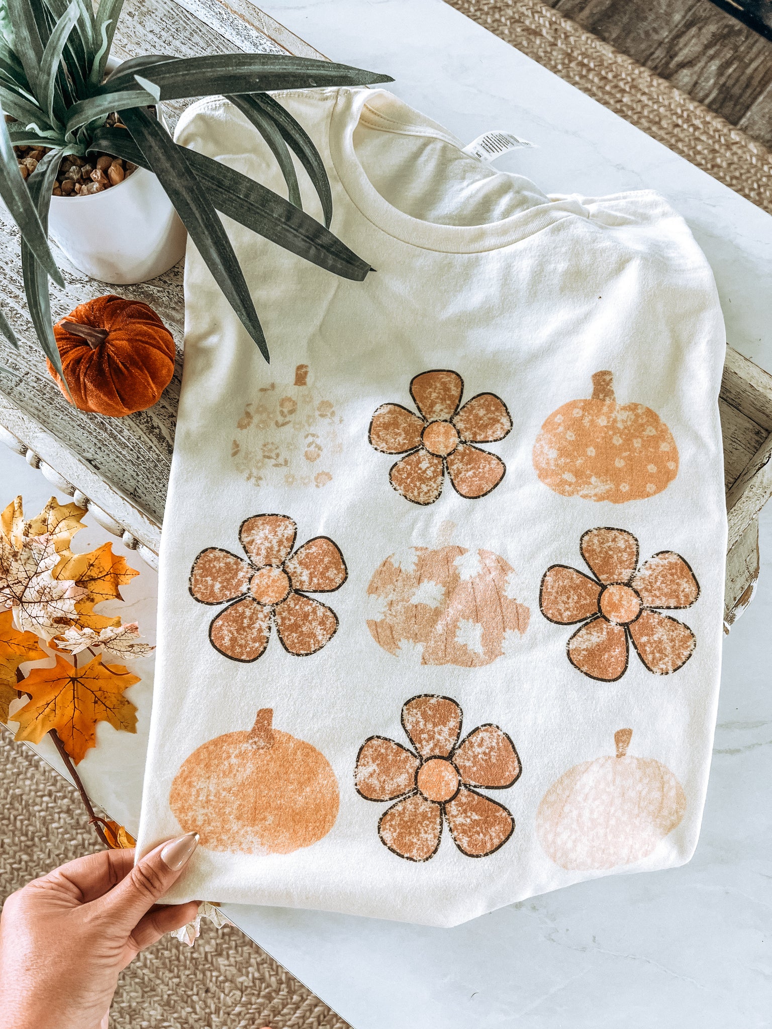 Distressed Daisies and pumpkins tee