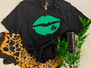 Clover kiss lips tee