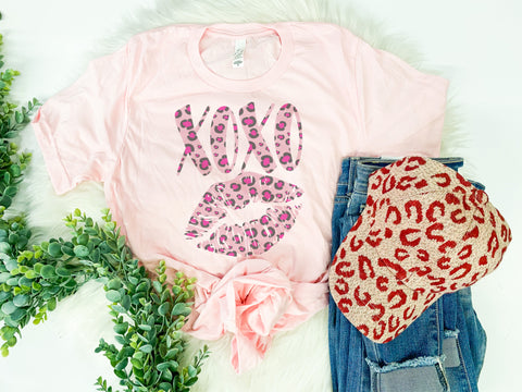 Xoxo pink leopard kiss tee