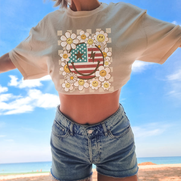 Retro Daisy USA smiley tee