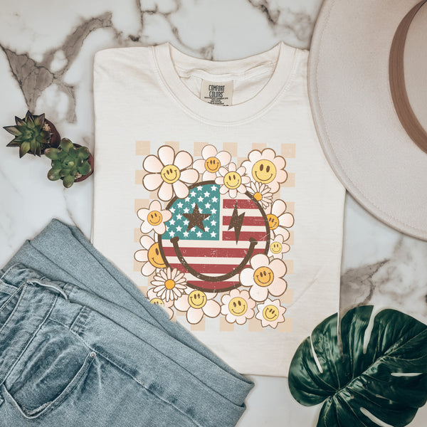 Retro Daisy USA smiley tee