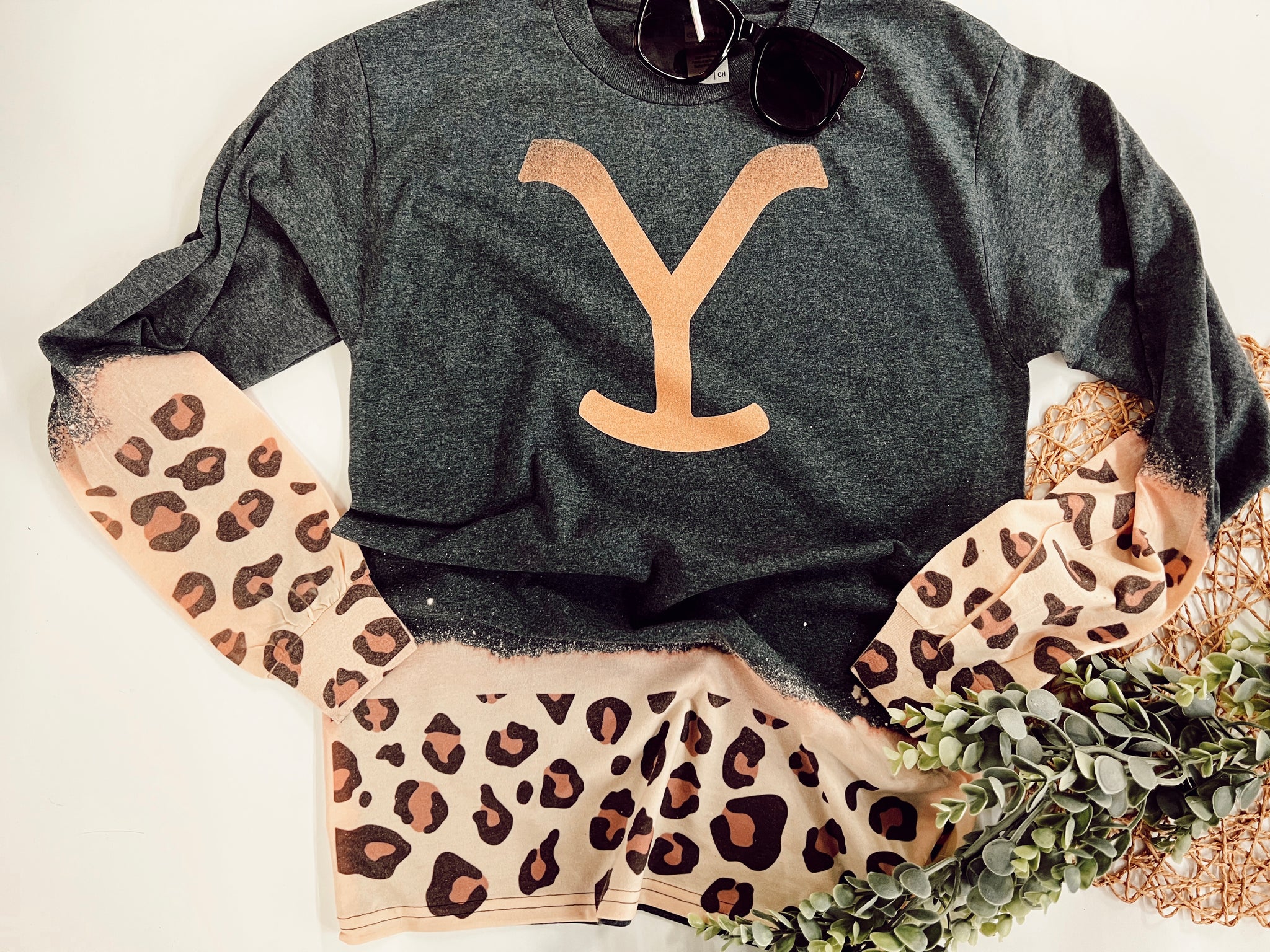 Yellowstone leopard trim dip long sleeve tee