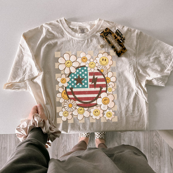 Retro Daisy USA smiley tee